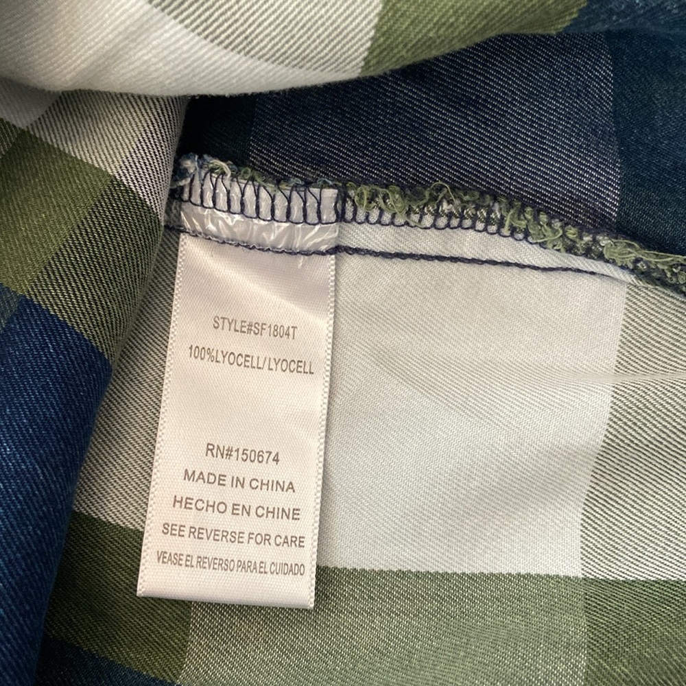Luxuriously soft long sleeve button-down plaid shirt, Billy T brand, size L. - Picture 7 of 9
